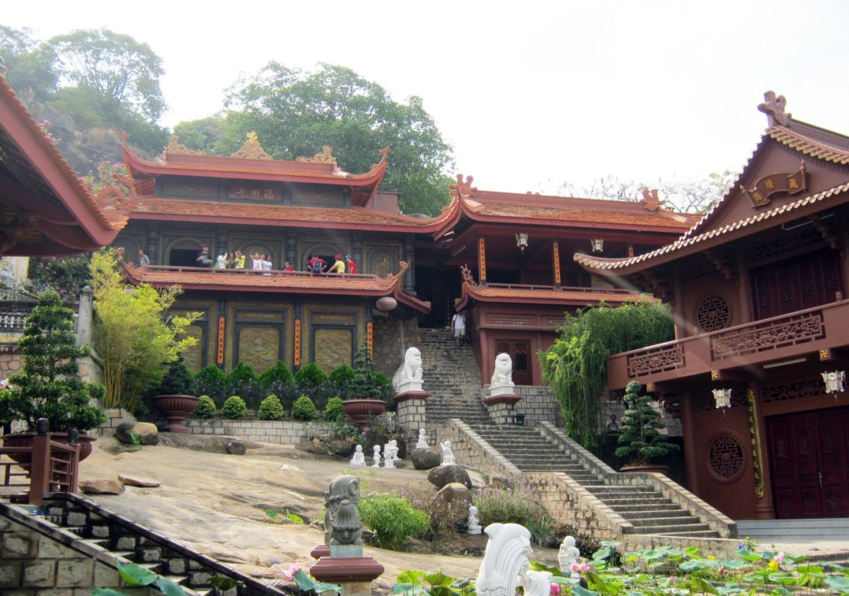 Partir au Vietnam pour la Pagode du Hang