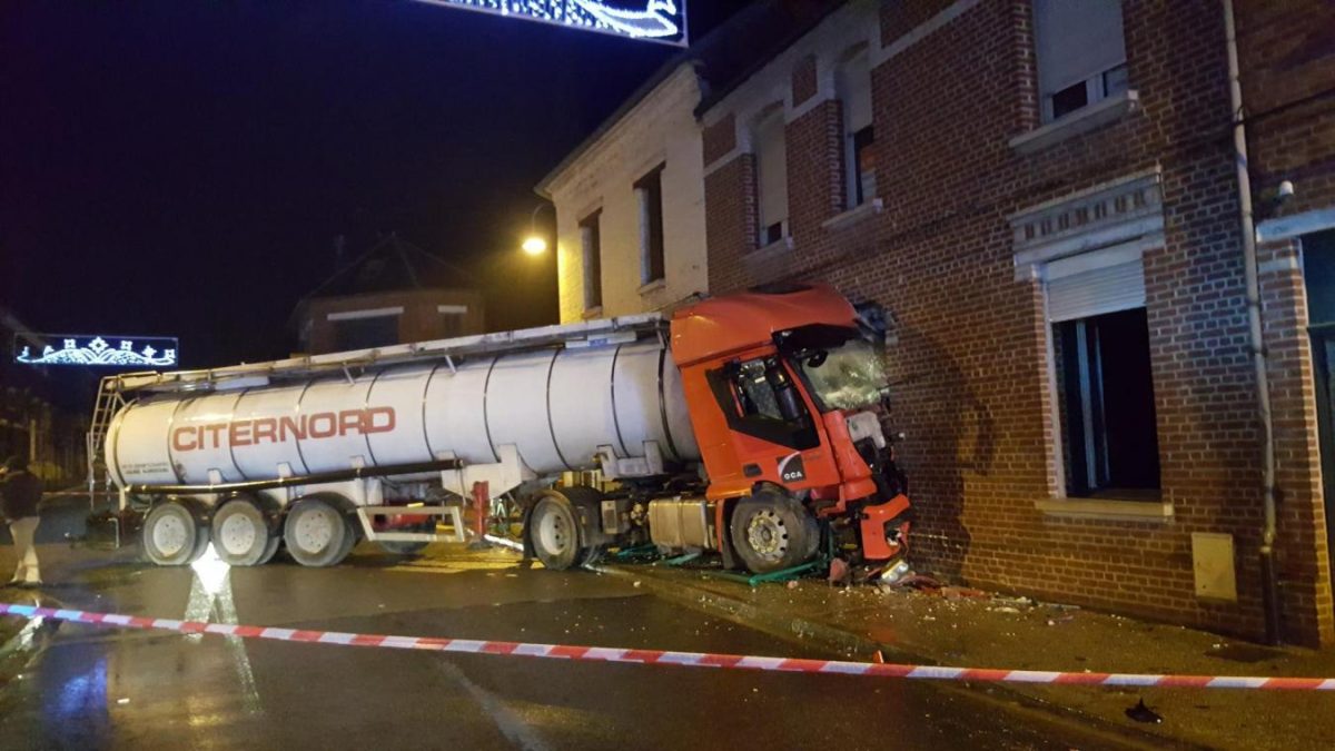 Un camion-citerne répand par accident 150 litres de fioul sur la chaussée