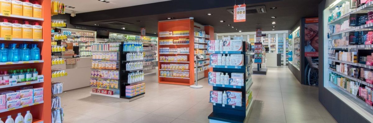 Fonctionnels sans renoncer à l’esthétique : voici le mobilier et l’ameublement technique des pharmacies