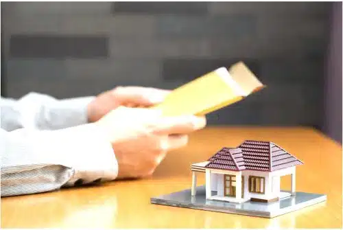 Comment un courtier en assurance immobilier peut vous aider à économiser de l’argent