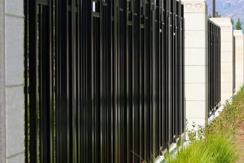 Comment choisir un professionnel pour la pose de votre portail et de votre clôture
