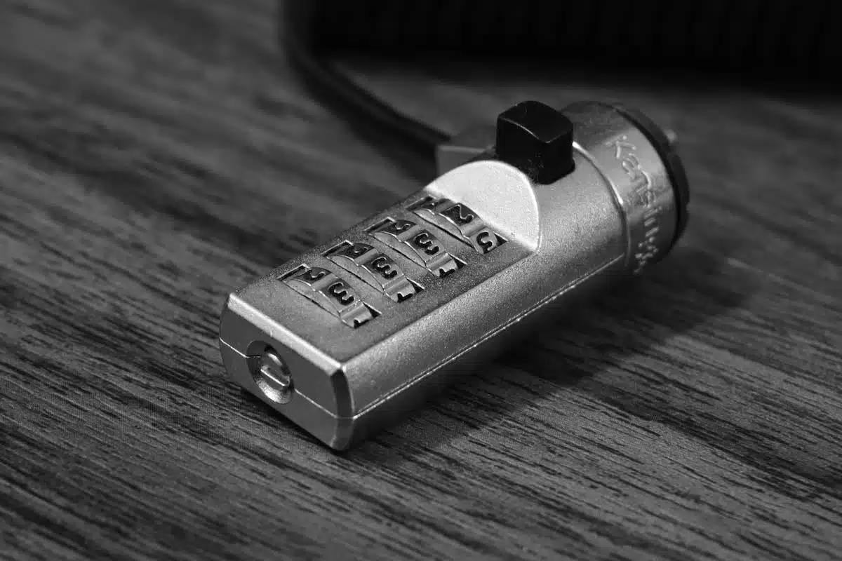 Quel est le prix d’une serrure de porte blindée à barillet ?