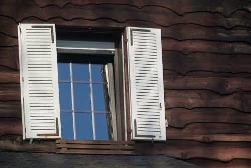 10 astuces simples pour poser des appuis de fenêtre en bois