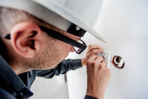 Du CAP Électricien à l’entrepreneuriat : comment créer son entreprise ?