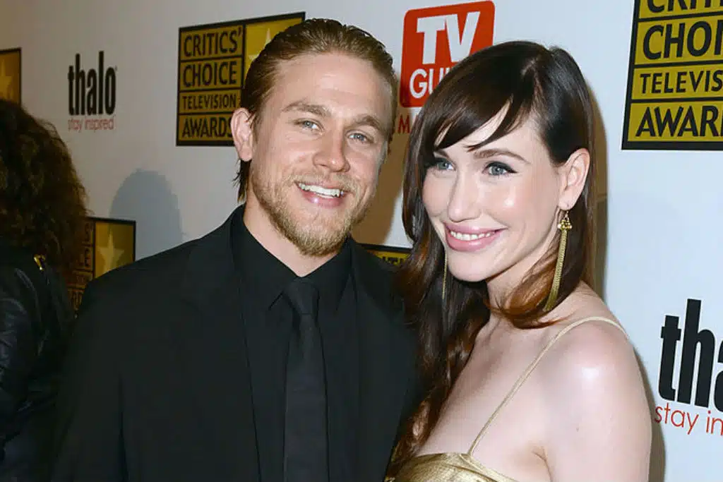 Charlie Hunnam n’est peut-être pas sur les réseaux sociaux — mais son amour de longue date est Morgana McNelis