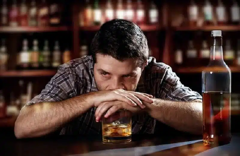 Comment arrêter de boire de l’alcool naturellement ?