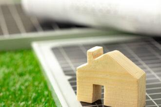 Kit solaire autonome : quels éléments choisir pour une maison auto‑suffisante ?