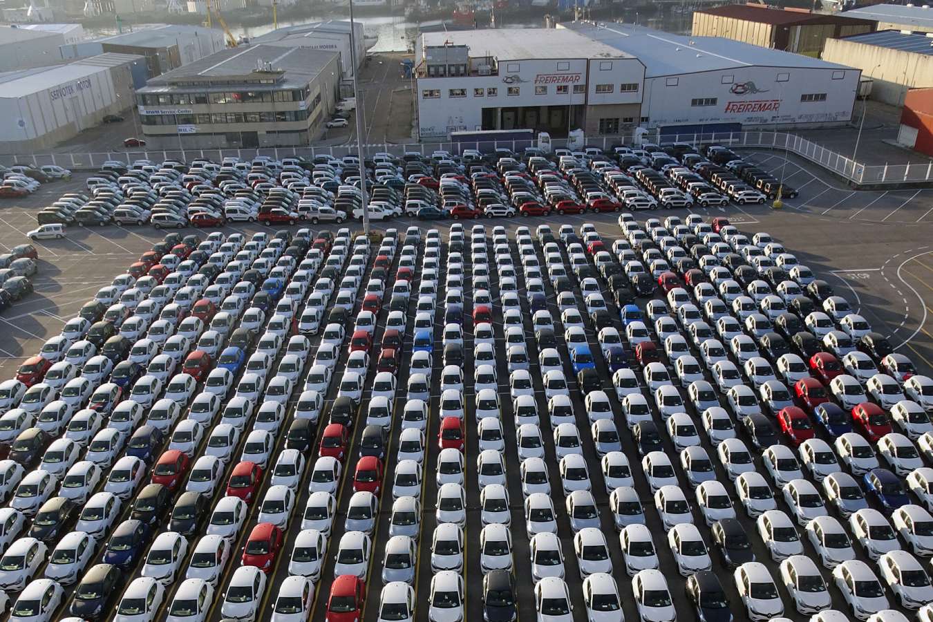 USA : le report des taxes sur les autos importées